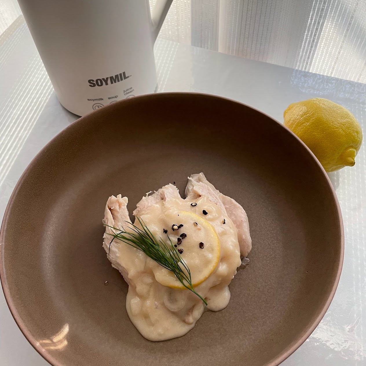 蒸し鶏の豆乳レモンソースがけ